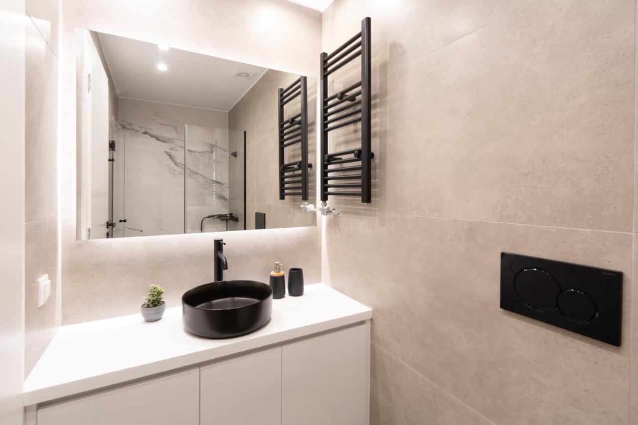 Luxury 4 Bedrooms Near Flisvos Marina *