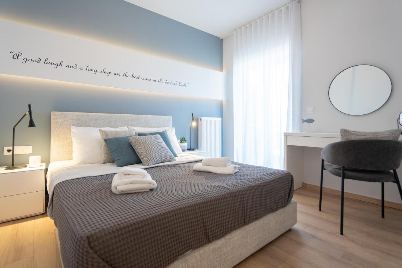Daire Luxury 4 Bedrooms Near Flisvos Marina