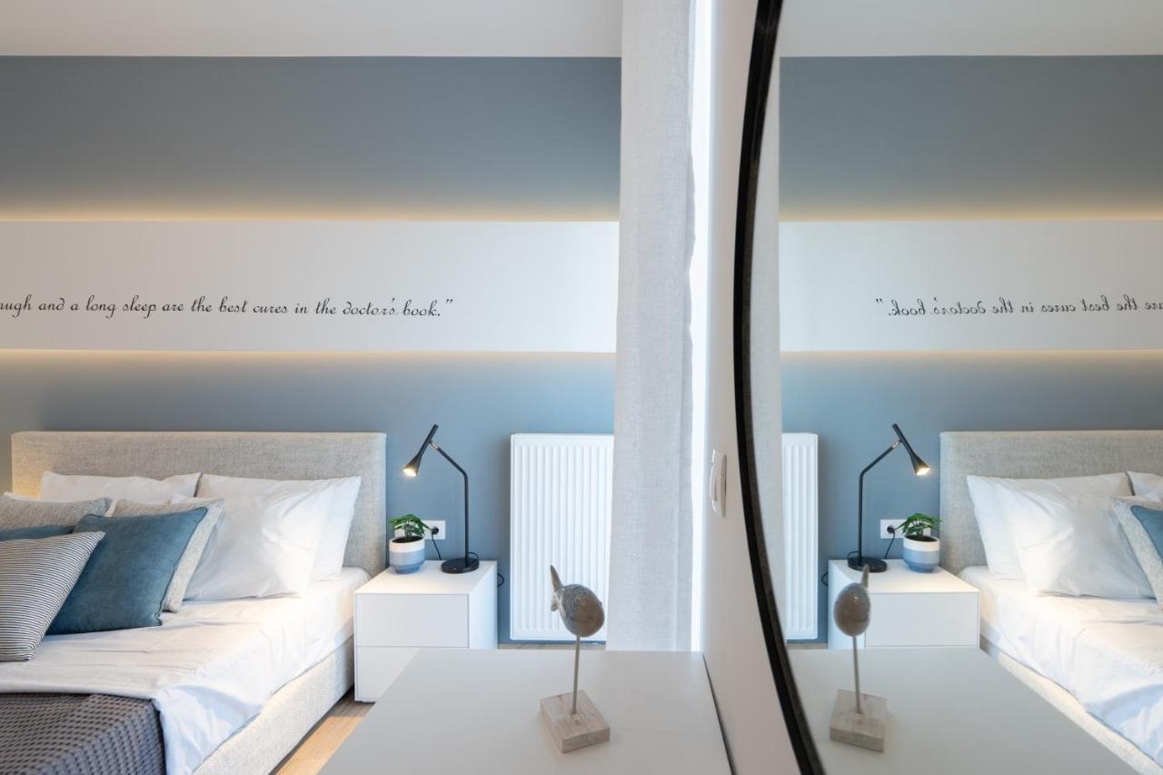 Daire Luxury 4 Bedrooms Near Flisvos Marina