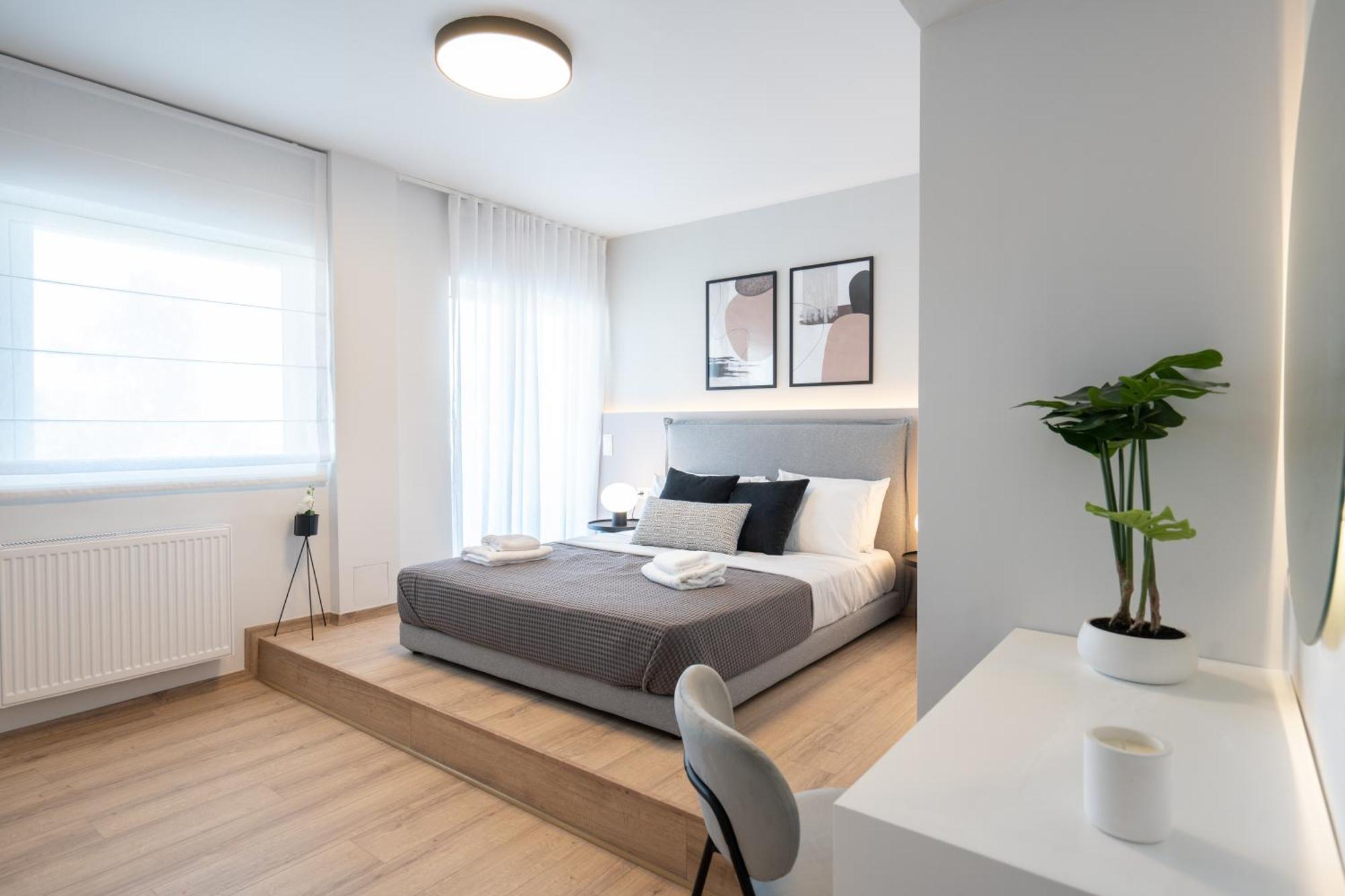 Daire Luxury 4 Bedrooms Near Flisvos Marina *