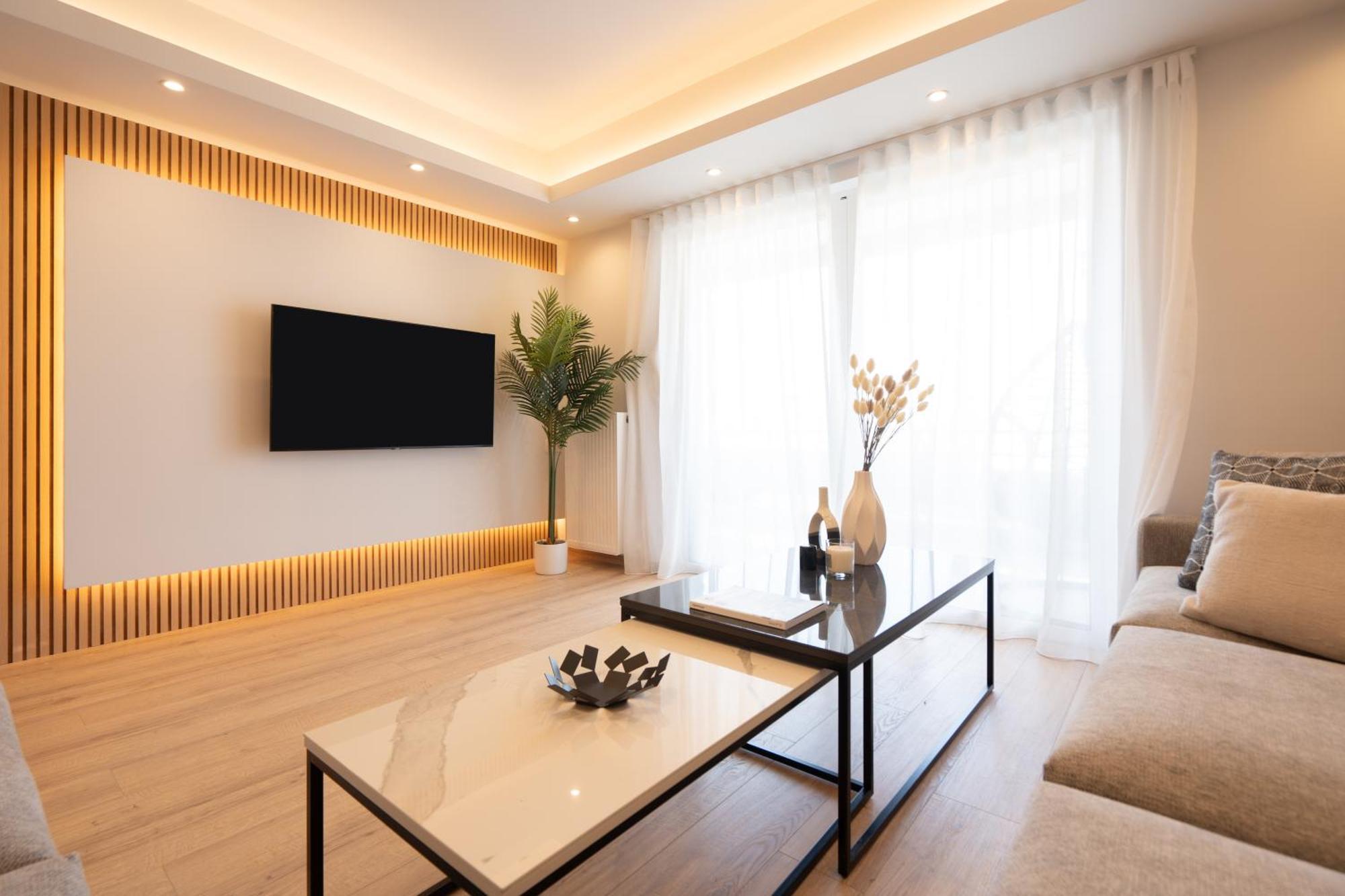 Luxury 4 Bedrooms Near Flisvos Marina Daire Pire