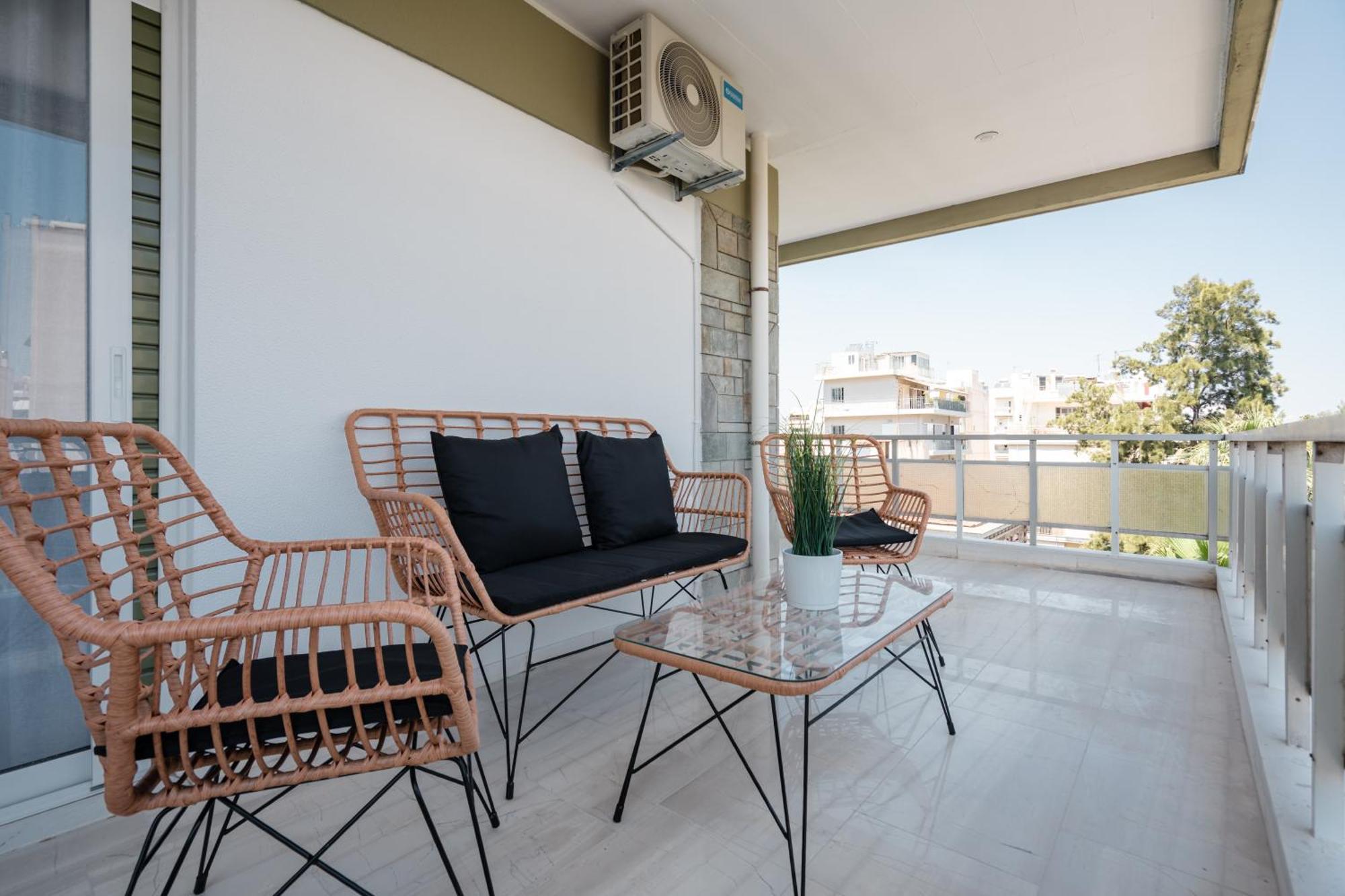 Luxury 4 Bedrooms Near Flisvos Marina Daire Pire