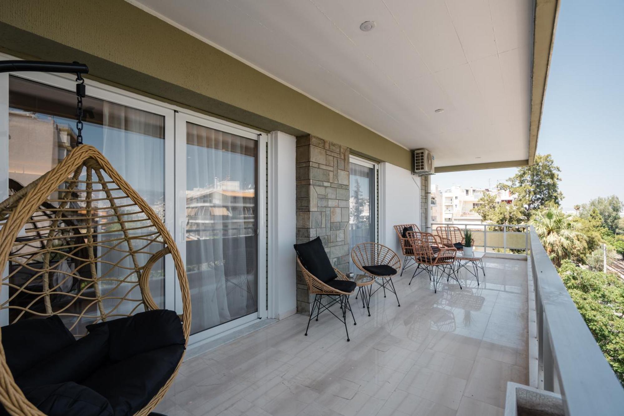 Luxury 4 Bedrooms Near Flisvos Marina Daire *