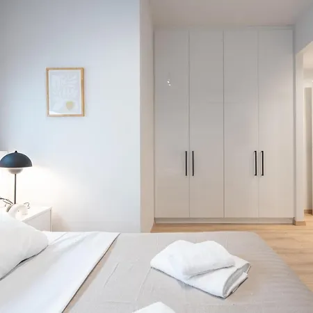 Luxury 4 Bedrooms Apartment Near Flisvos Marina Pire Dış mekan fotoğraf