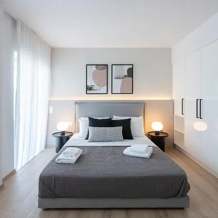 Luxury 4 Bedrooms Apartment Near Flisvos Marina Pire Dış mekan fotoğraf