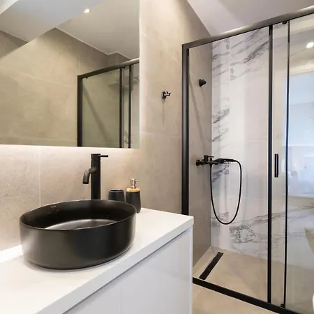 Luxury 4 Bedrooms Apartment Near Flisvos Marina Pire Dış mekan fotoğraf
