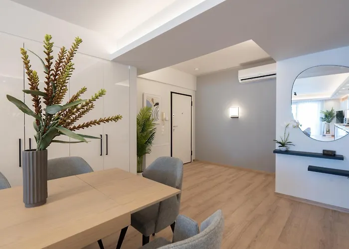 Luxury 4 Bedrooms Apartment Near Flisvos Marina