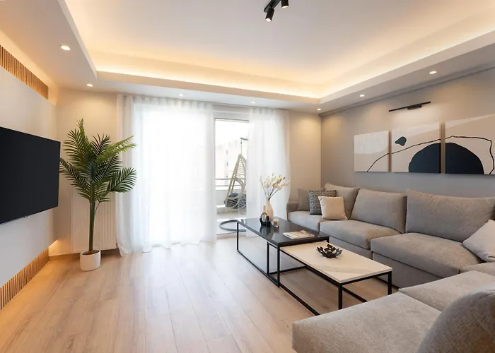 Luxury 4 Bedrooms Apartment Near Flisvos Marina