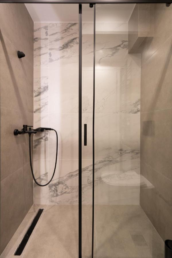 Luxury 4 Bedrooms Near Flisvos Marina Apartment