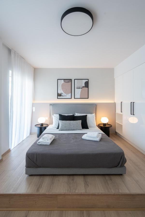 Luxury 4 Bedrooms Near Flisvos Marina Apartment