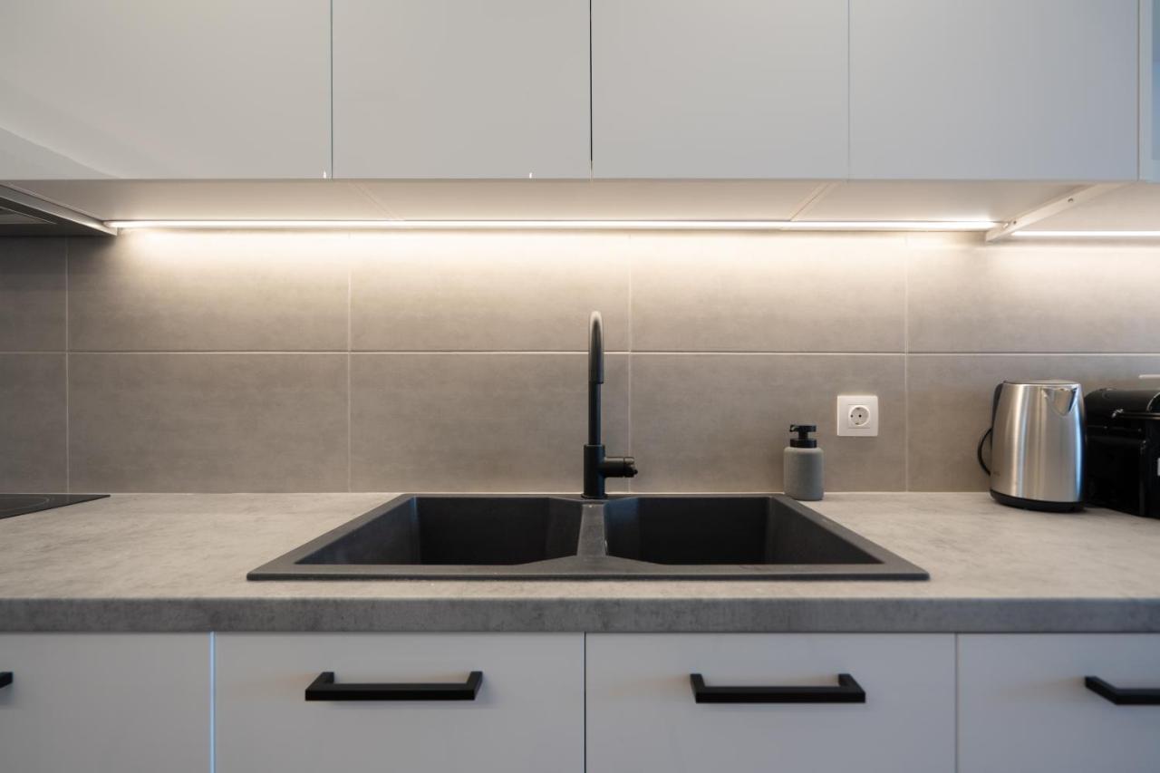 Luxury 4 Bedrooms Near Flisvos Marina Apartment Piraeus