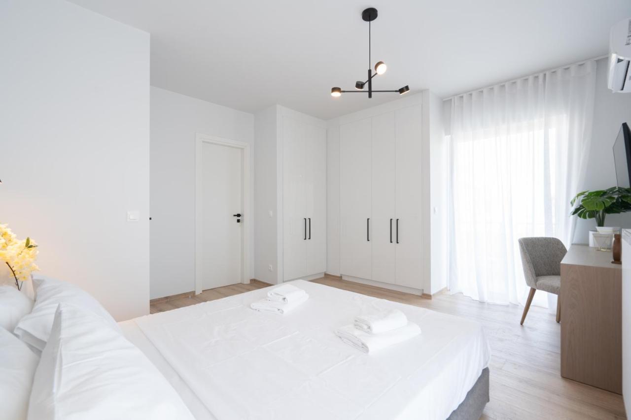 Luxury 4 Bedrooms Near Flisvos Marina Apartment *