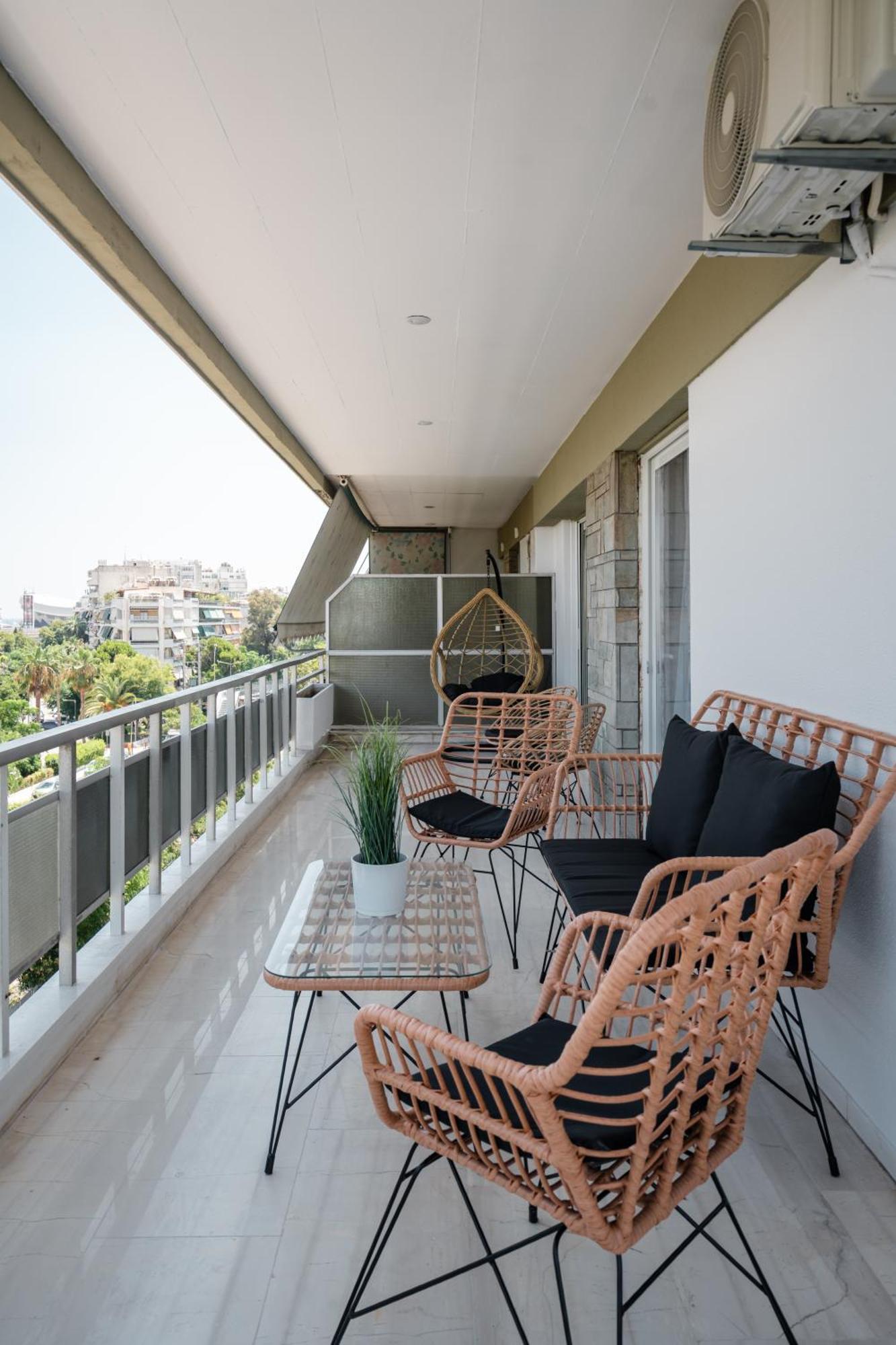 Luxury 4 Bedrooms Near Flisvos Marina Apartment Piraeus