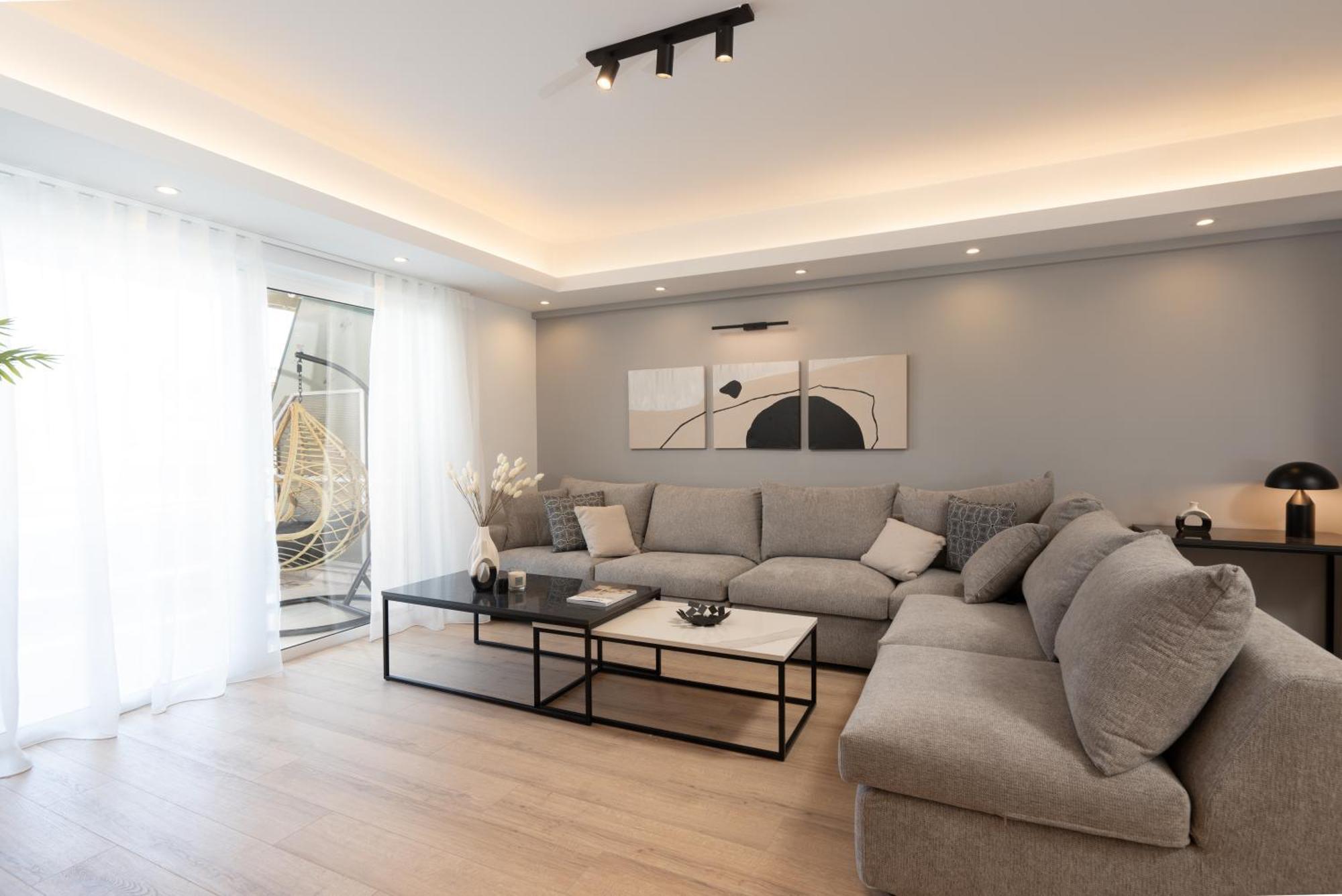 Luxury 4 Bedrooms Near Flisvos Marina Apartment *
