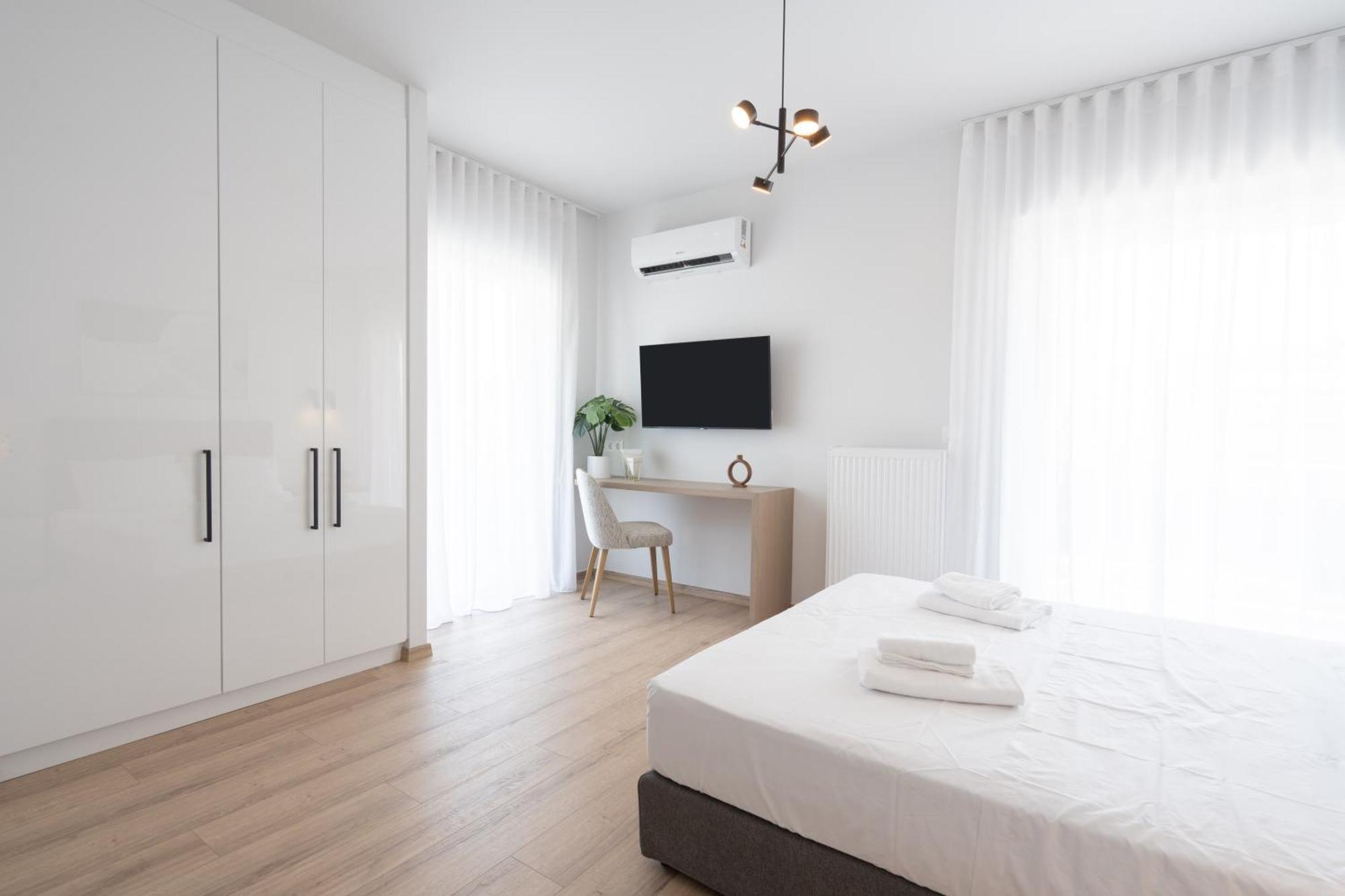 Luxury 4 Bedrooms Near Flisvos Marina Piraeus