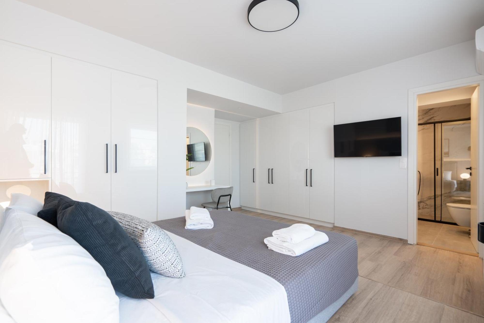Apartment Luxury 4 Bedrooms Near Flisvos Marina