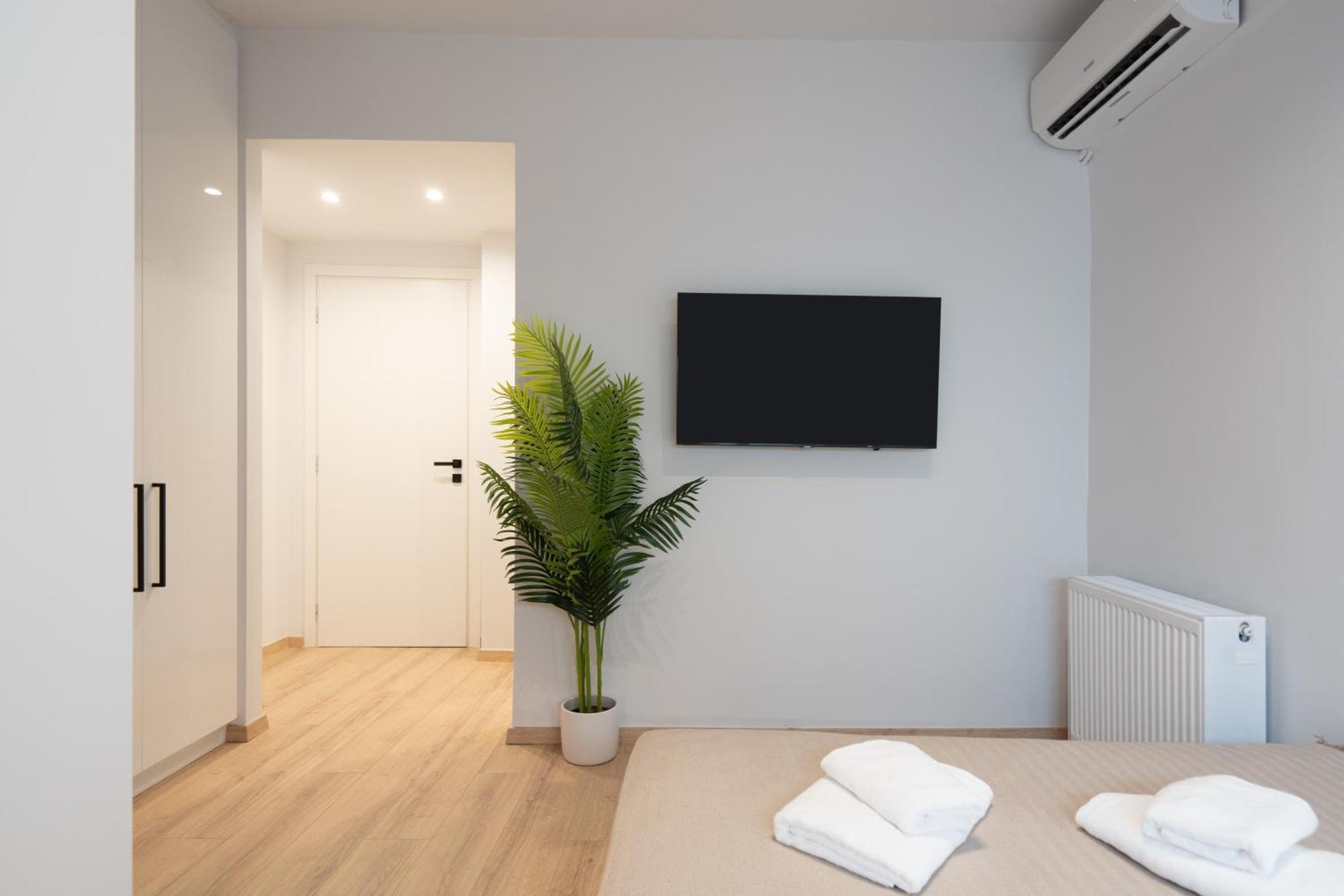 Luxury 4 Bedrooms Near Flisvos Marina *