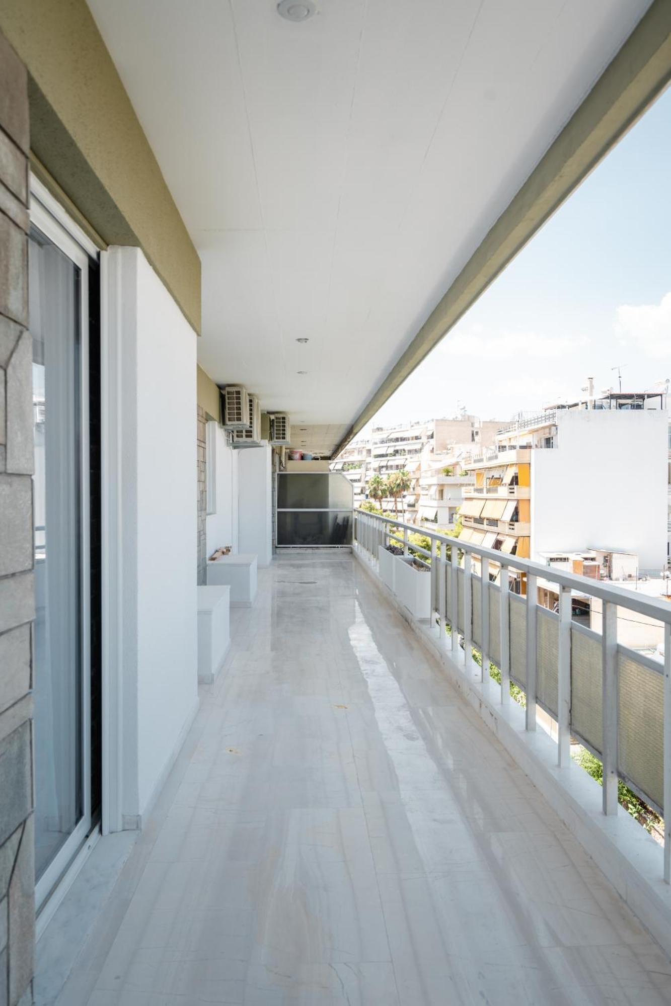 Luxury 4 Bedrooms Near Flisvos Marina *