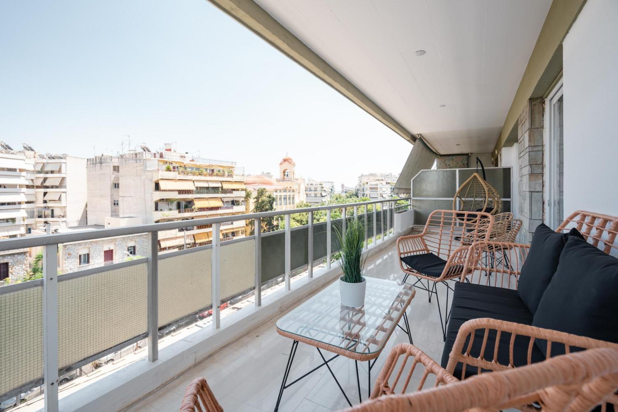Luxury 4 Bedrooms Near Flisvos Marina Piraeus