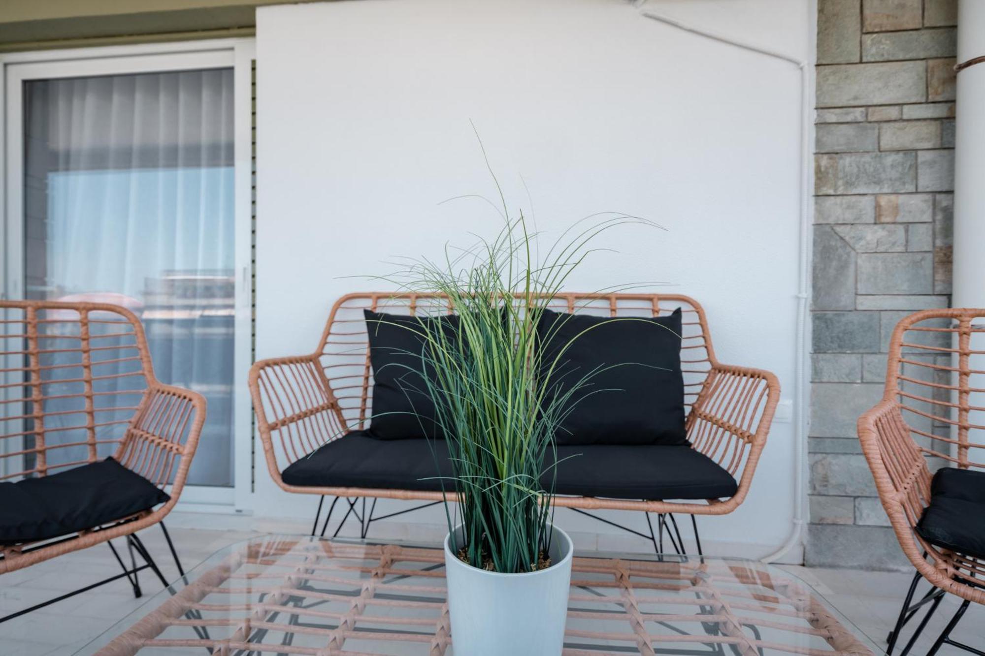 Luxury 4 Bedrooms Near Flisvos Marina Apartment *