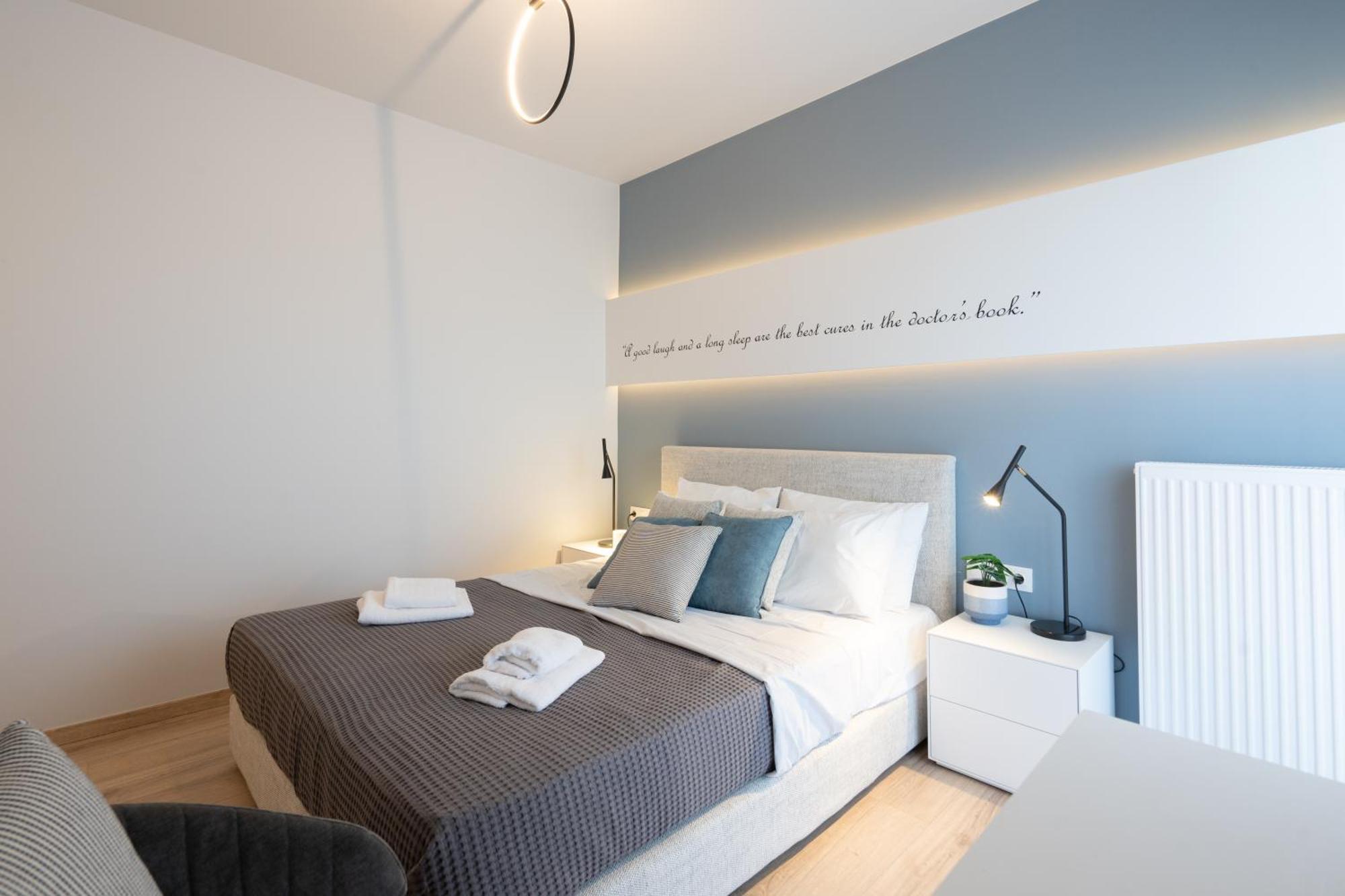 Luxury 4 Bedrooms Near Flisvos Marina Apartment