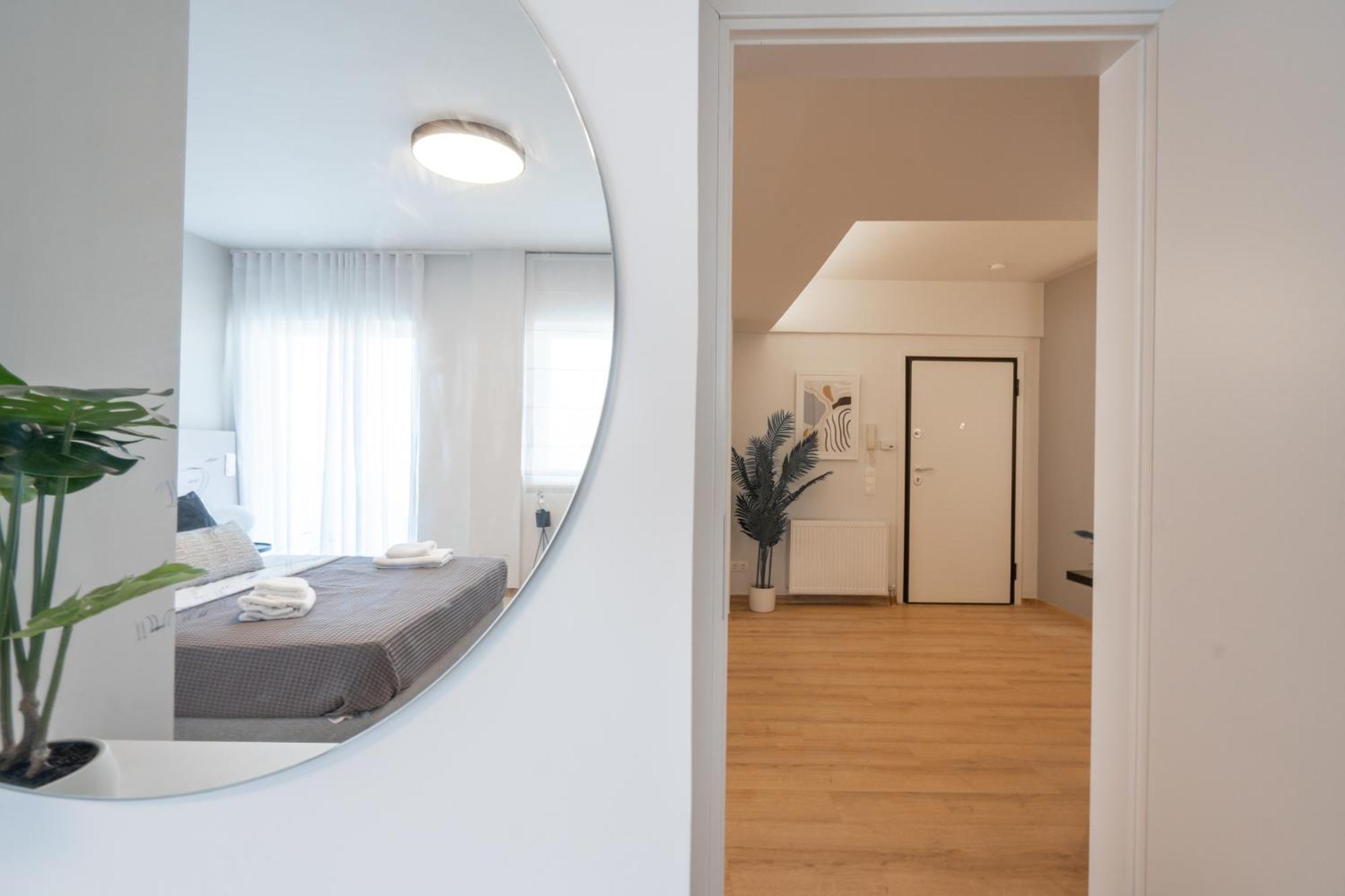 Luxury 4 Bedrooms Near Flisvos Marina Apartment *