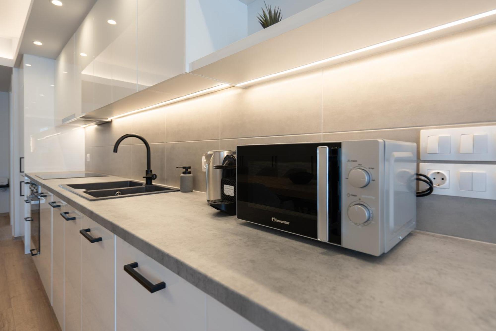 Apartment Luxury 4 Bedrooms Near Flisvos Marina